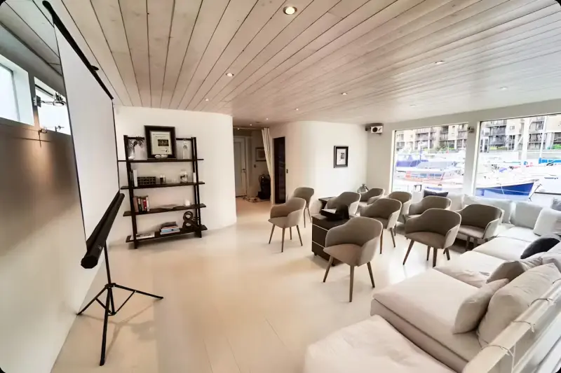 Britain's biggest houseboat in London Bridge